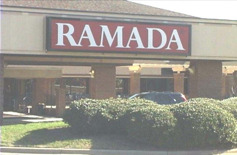 Hotel Ramada By Wyndham Raleigh Exterior foto